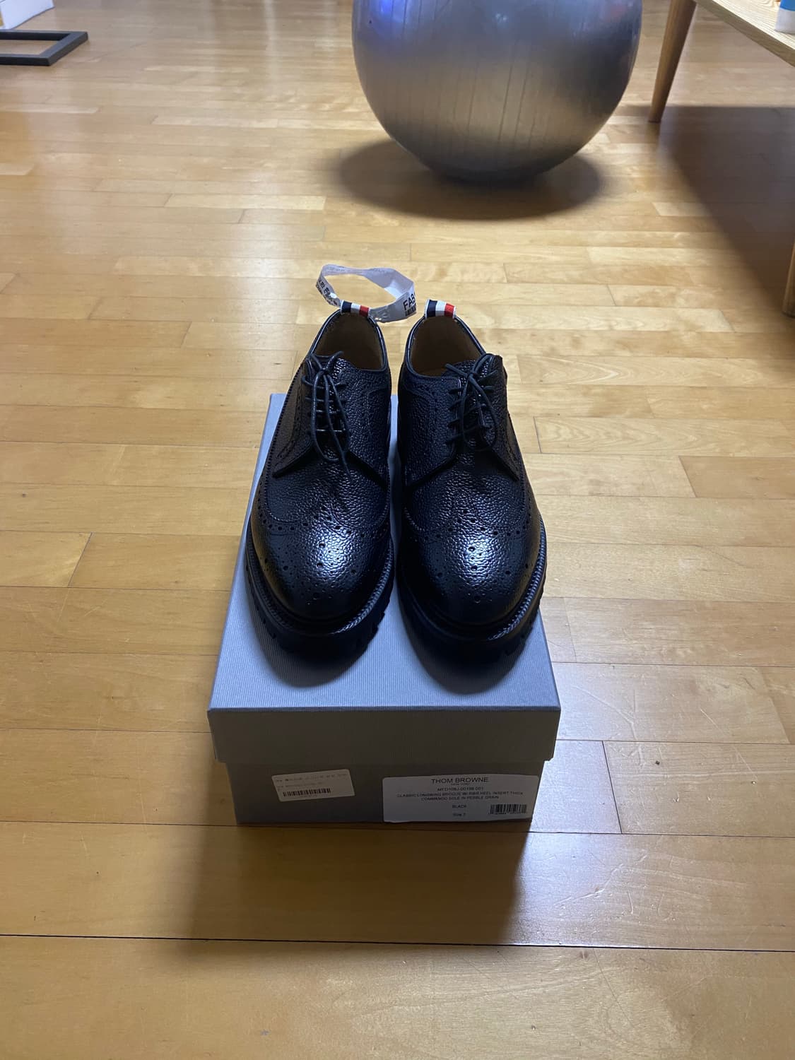 톰브라운 19fw 삼선 윙팁 상품이미지2