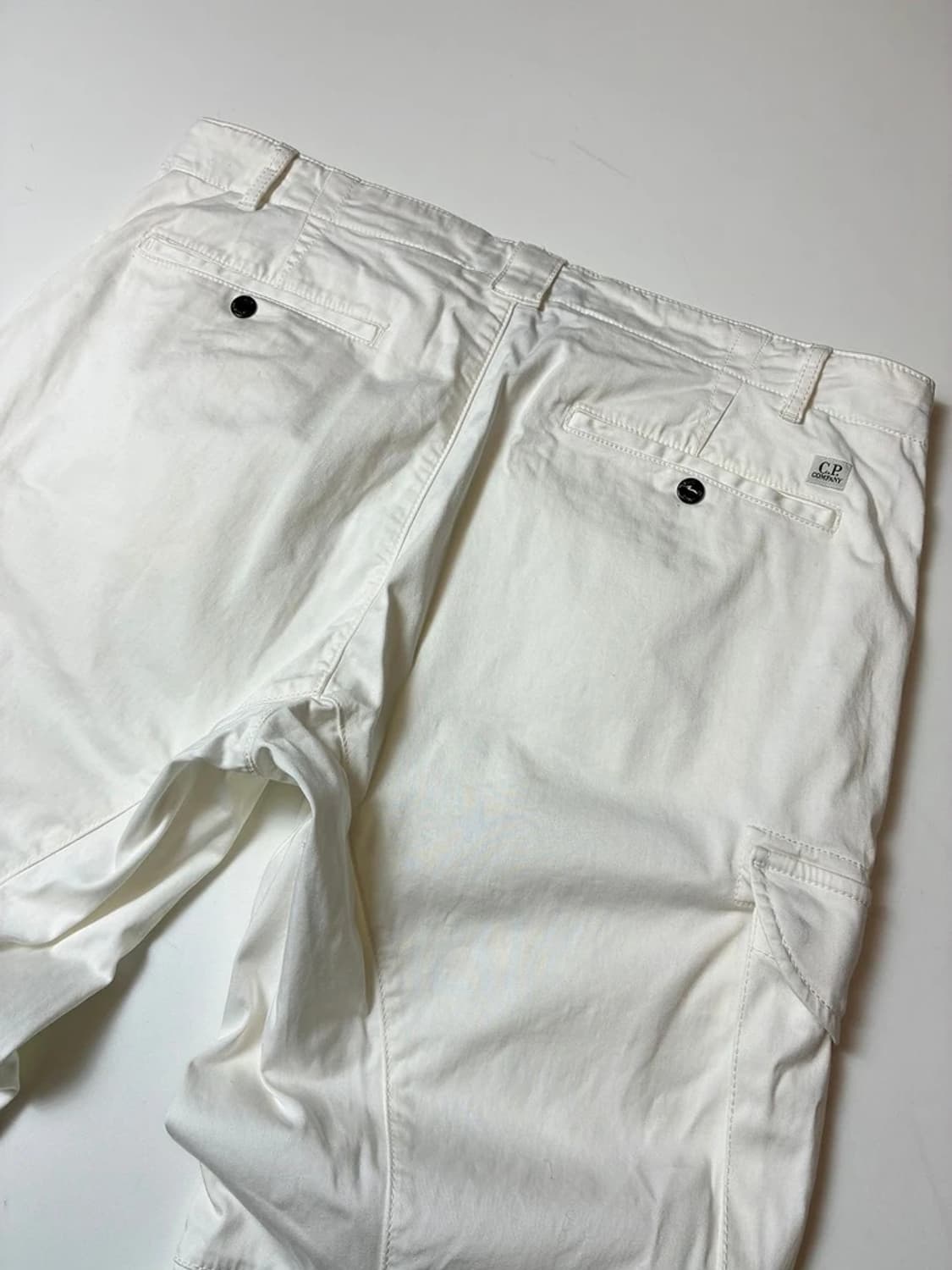 CP컴퍼니 사틴 스트레치 렌즈 포켓 팬츠 PN8356 상품이미지5