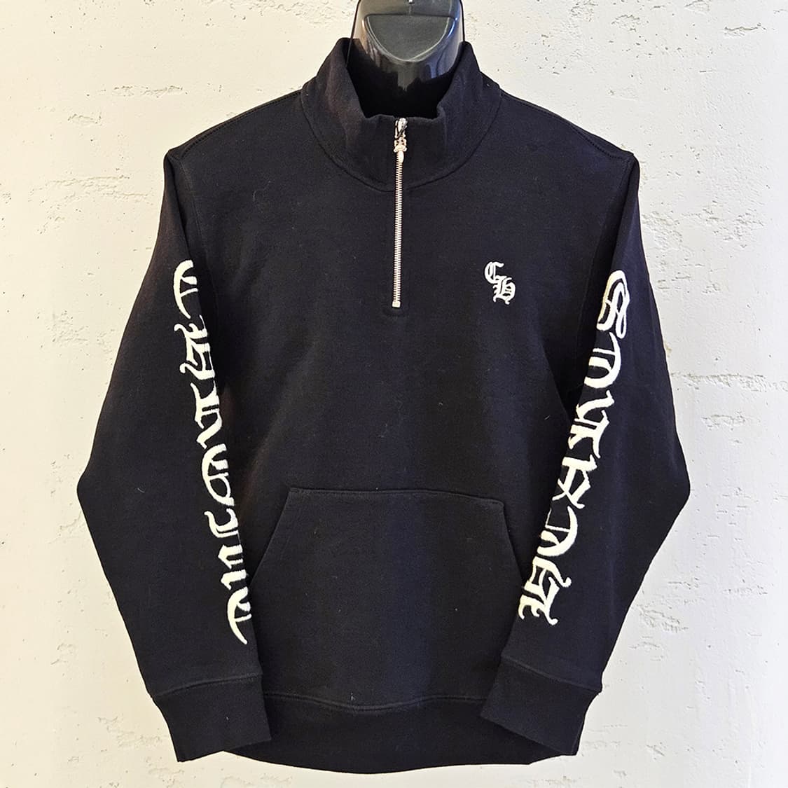 [M] 크롬하츠 자수 로고 하프집업 블랙 8N1NY3S2 상품이미지1