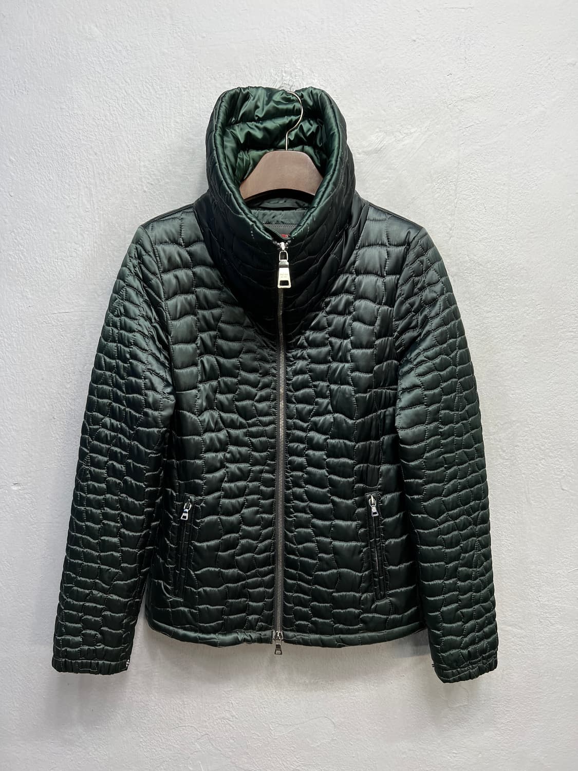 프라다 패딩점퍼 44 (한국 55~66정도) 상품이미지1