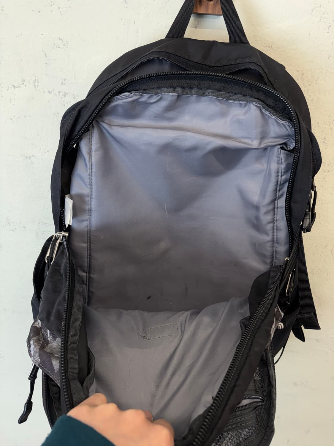 노스페이스 서지 백팩 블랙 카모 상품이미지8