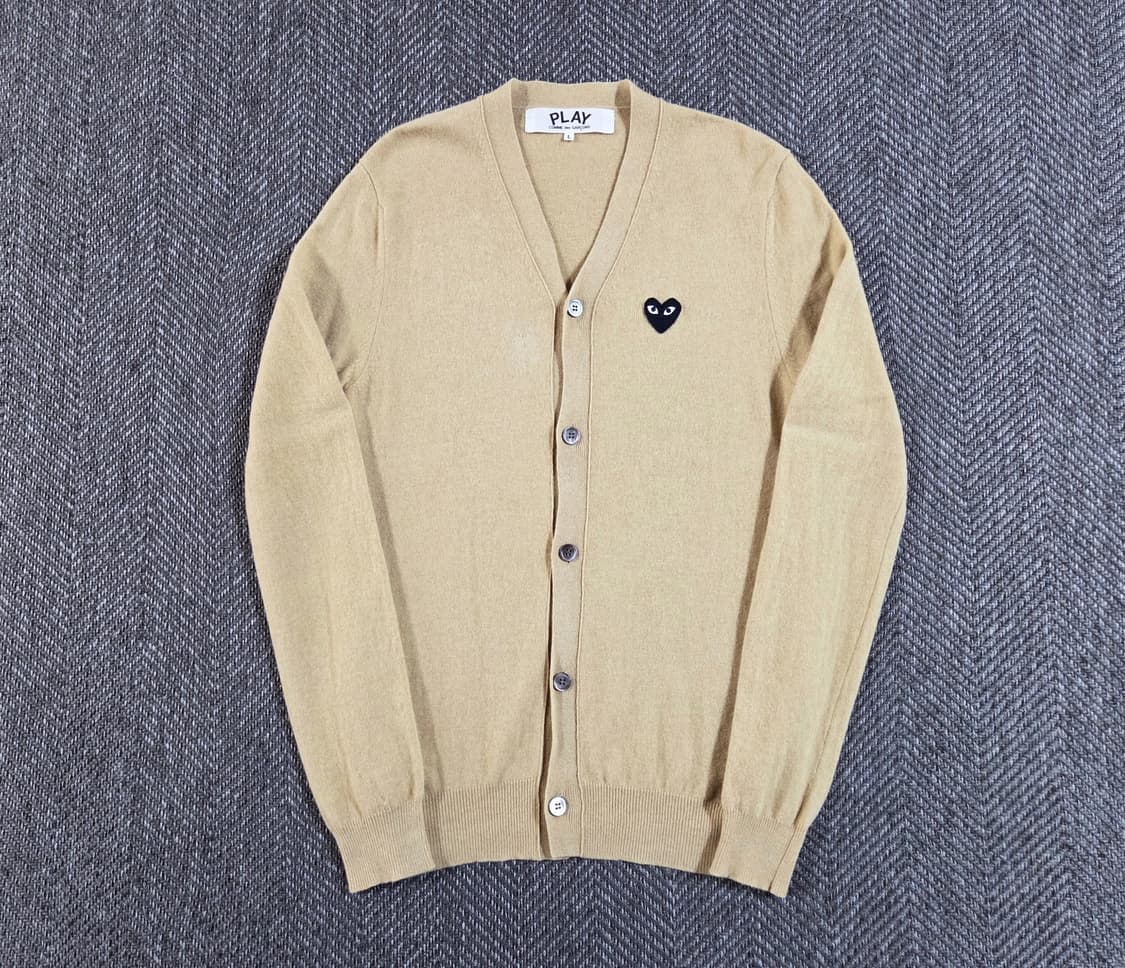 꼼데가르송 베이지 하트 패치 가디건
 상품이미지1