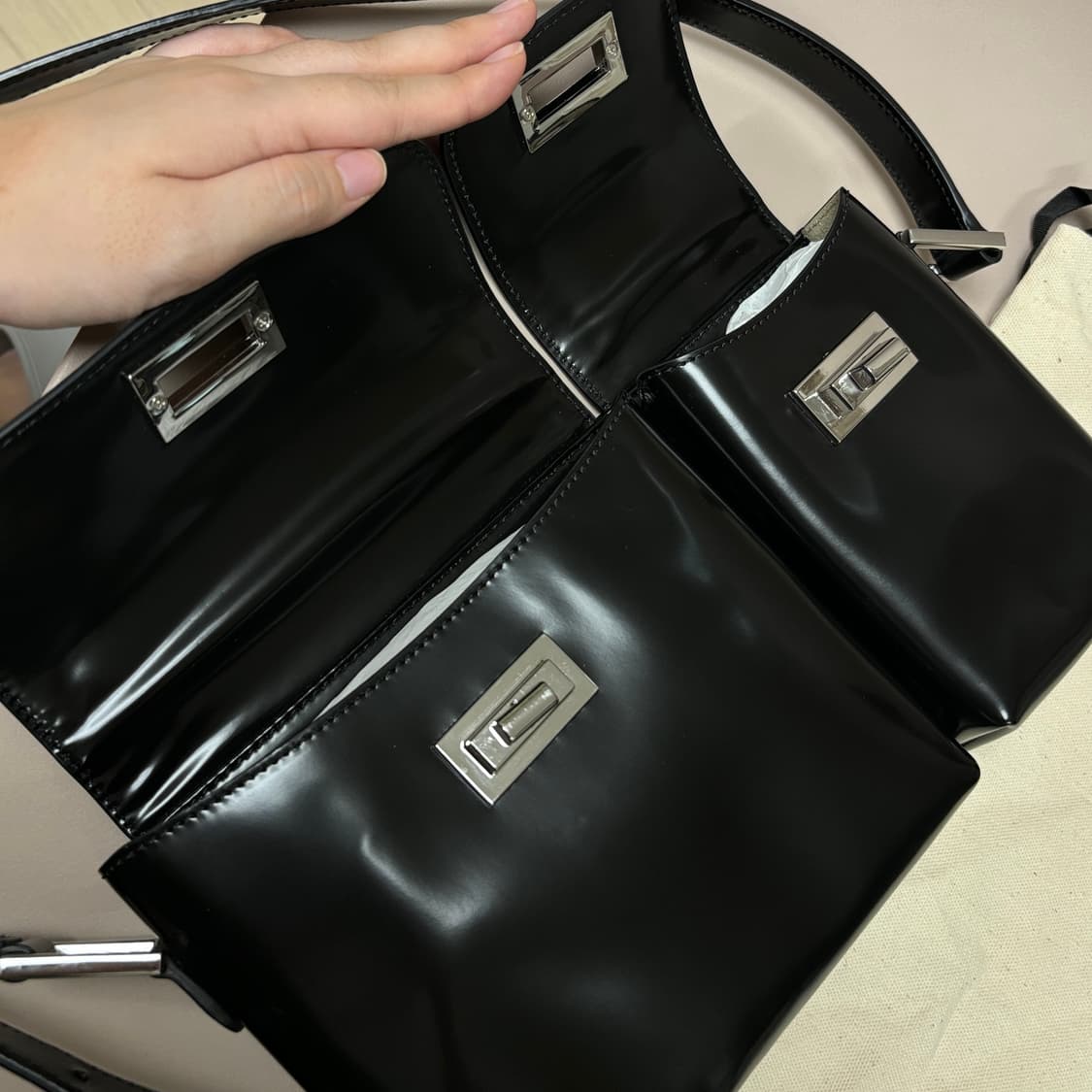 Byfar 바이파 빌리백 블랙 가죽 숄더백 토트백 상품이미지4