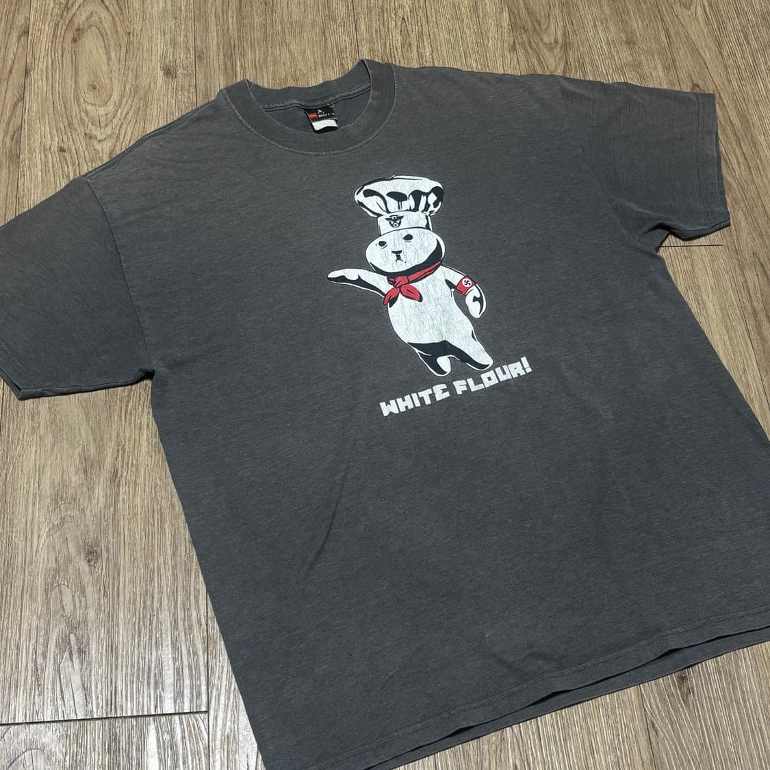 Hanes 도우보이 히틀러 패러디 티셔츠 상품이미지1