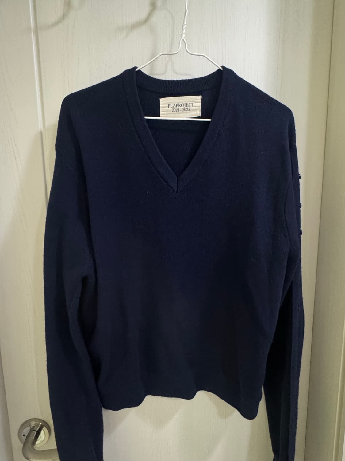 플리즈프로젝트 버튼 브이넥 니트 네이비 상품이미지8