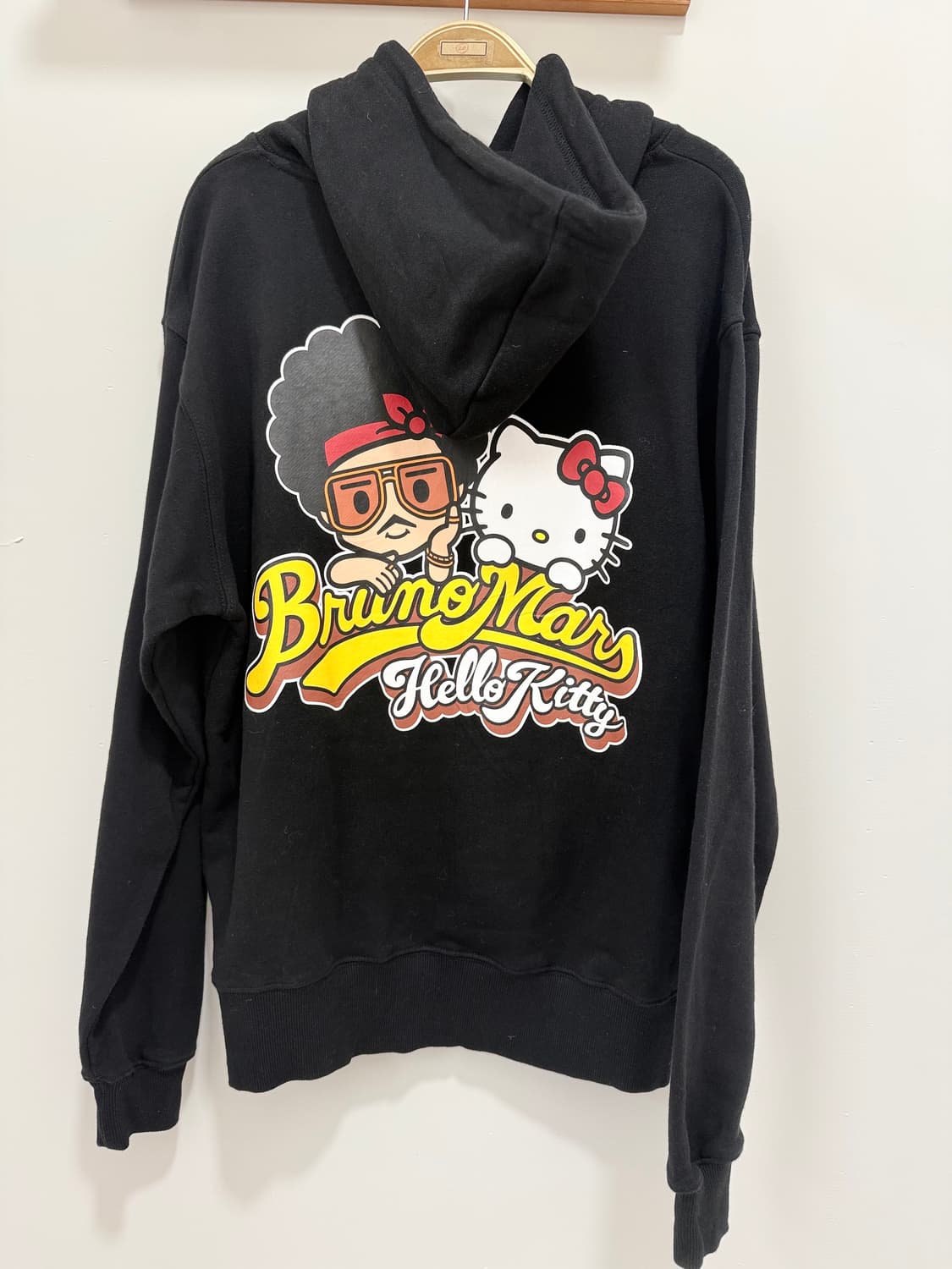 Bruno Mars x Hello Kitty Hoodie 상품이미지3