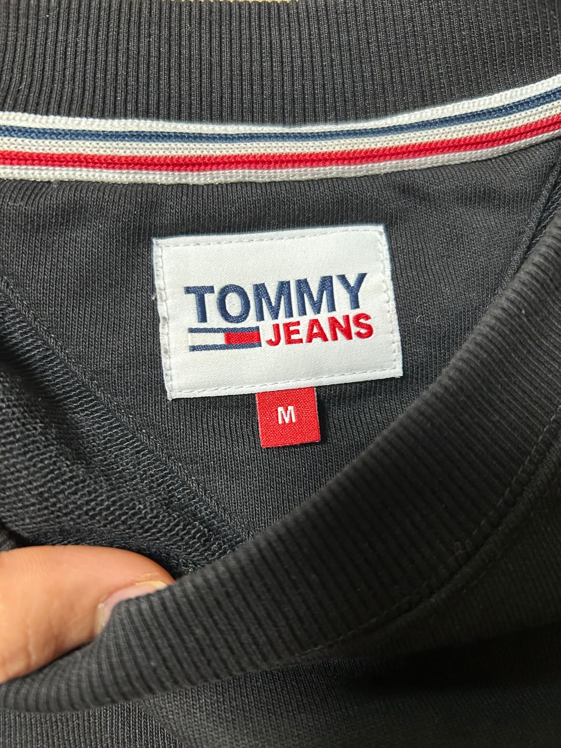 Tommy jeans 블랙 맨투맨 상품이미지4