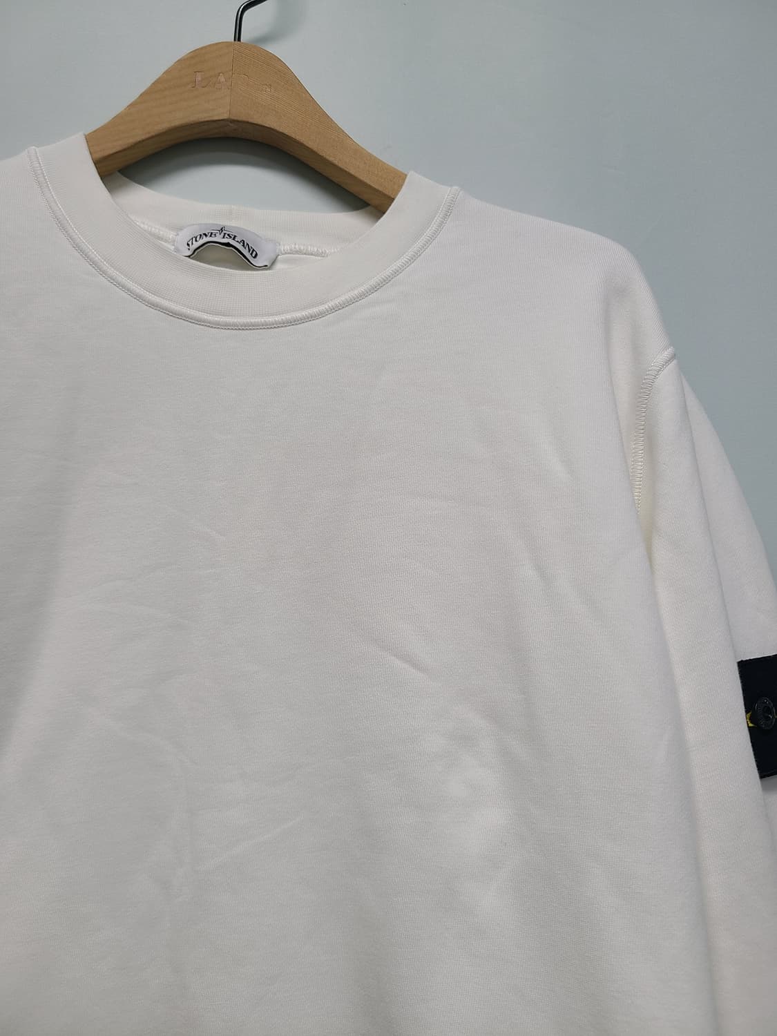 스톤아일랜드 화이트맨투맨 xl 22년도제품 상품이미지2