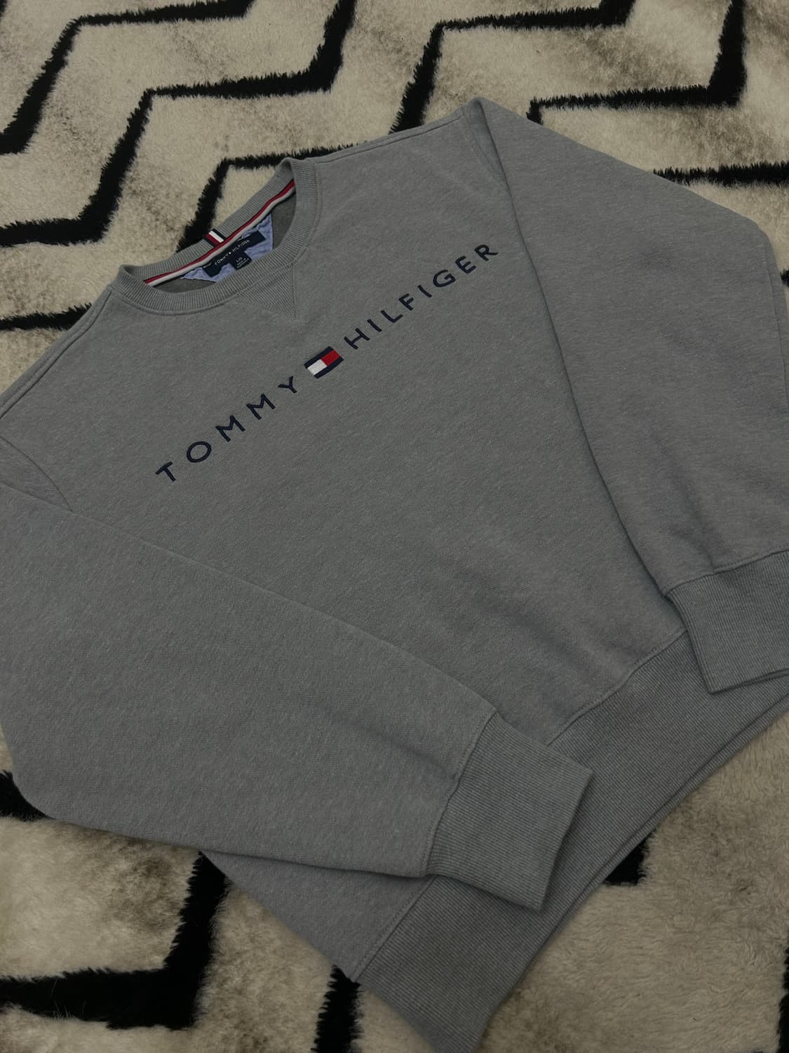 [L]타미힐피거 로고 자수 맨투맨/그레이/기모 상품이미지1