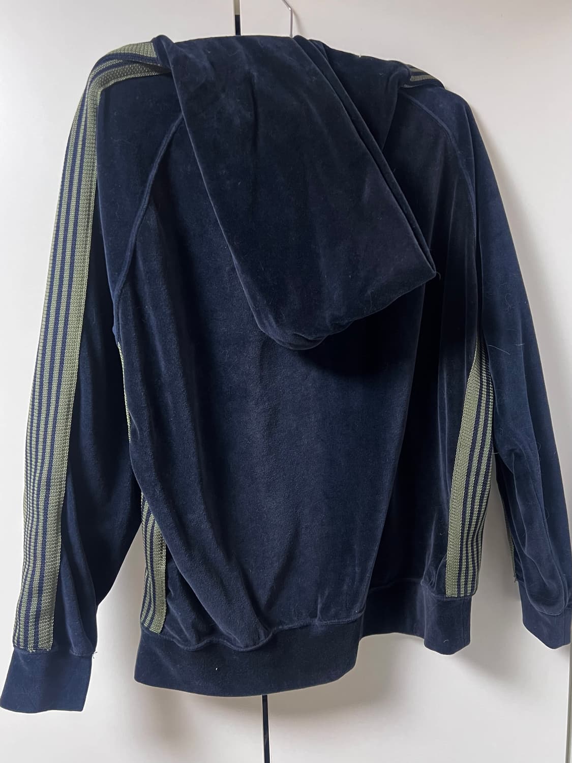 니들스 벨루어 후드티 상품이미지2