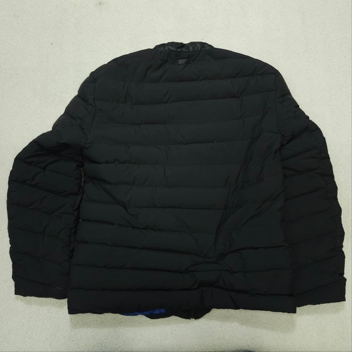알마니꼴레지오니 경량 패딩 블랙 상품이미지3