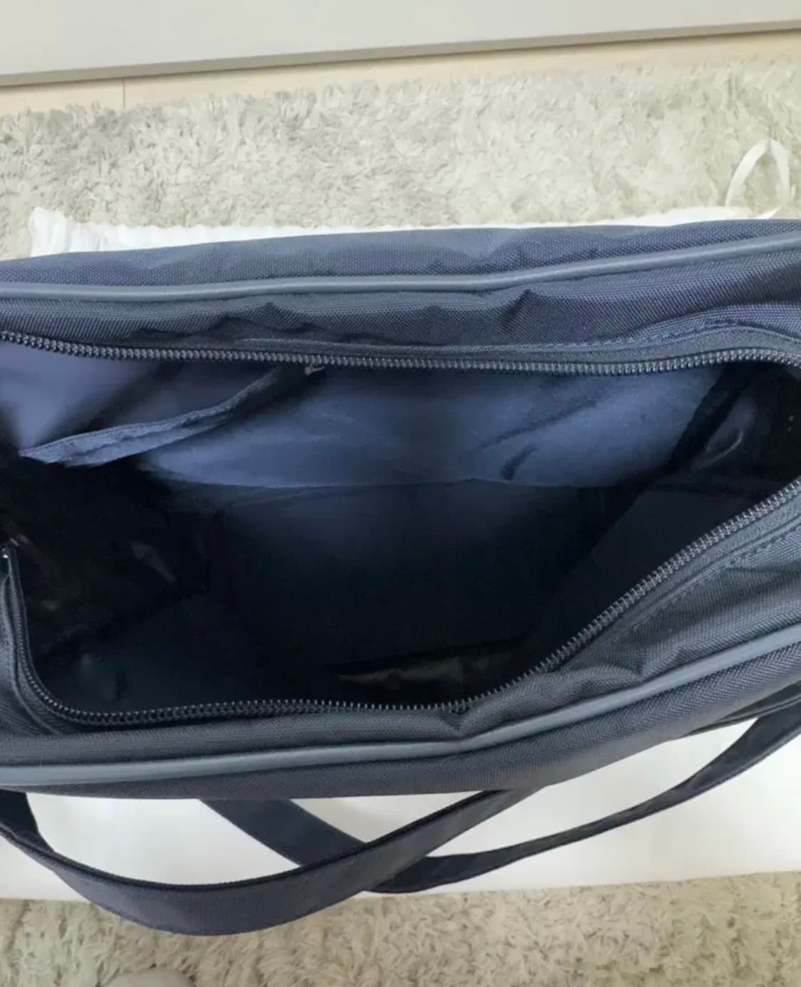 CDG 꼼데가르송 숄더백 네이비 (M) 상품이미지4