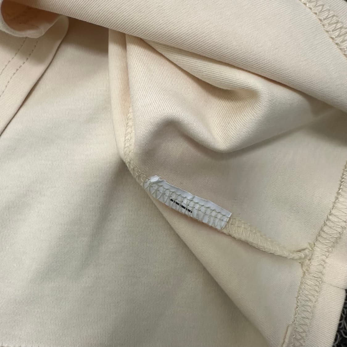 마뗑킴 여성 크롭 반팔 티셔츠 아이보리 상품이미지8