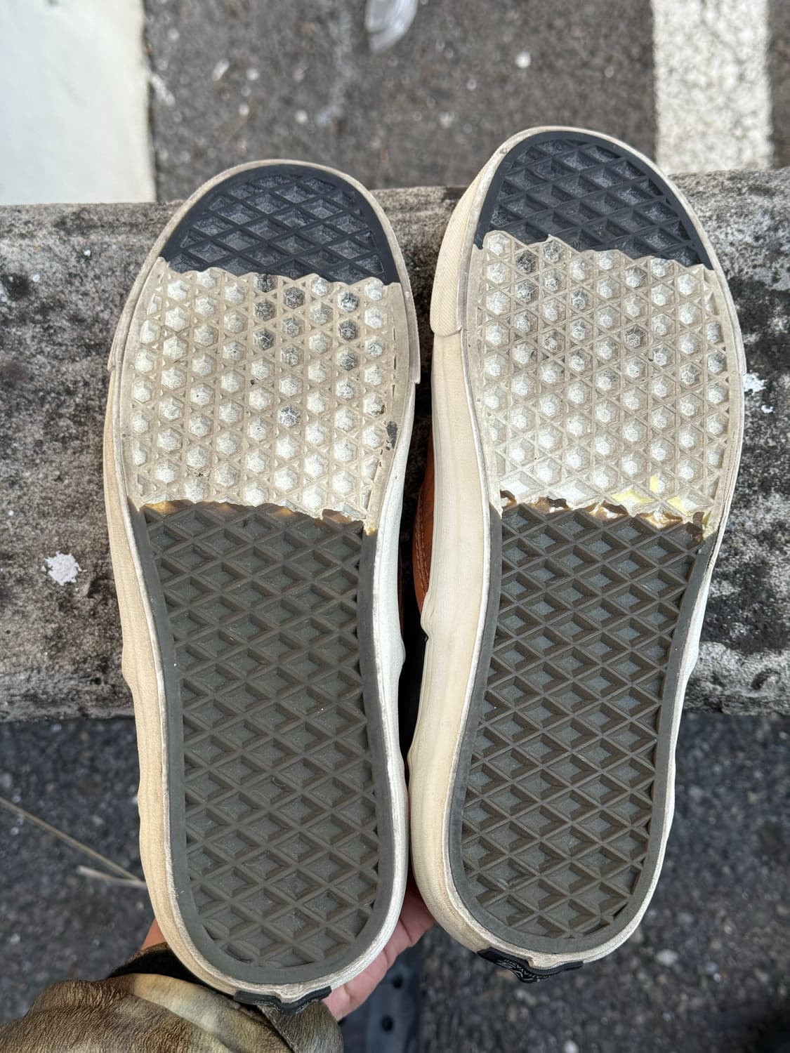 반스 X 타카 하야시 X 브룩스 레더 스니커즈 슬립온 상품이미지3