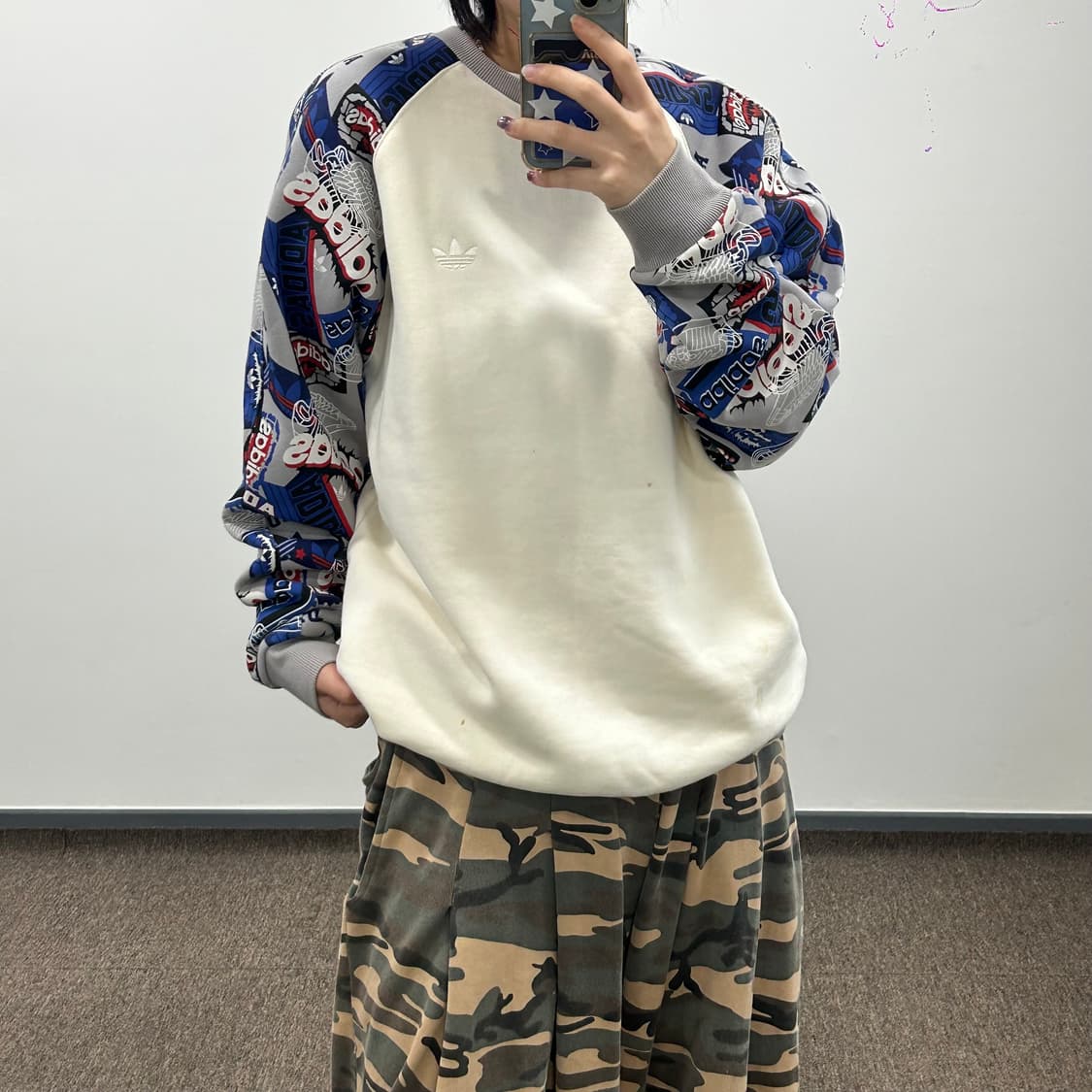 Adidas 아디다스 니고 콜라보 블루그레이 패턴 나그랑 맨투맨 상품이미지2