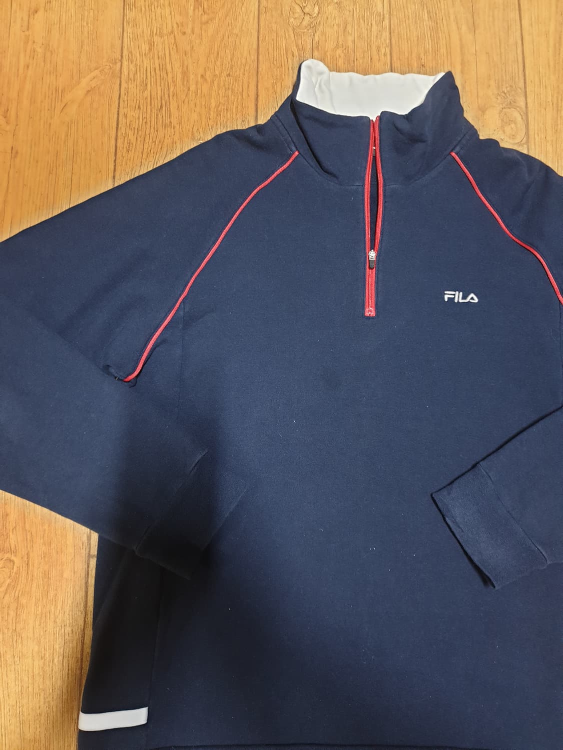 1031 휠라 운동복 반집업티 100 사이즈입니다 상품이미지4