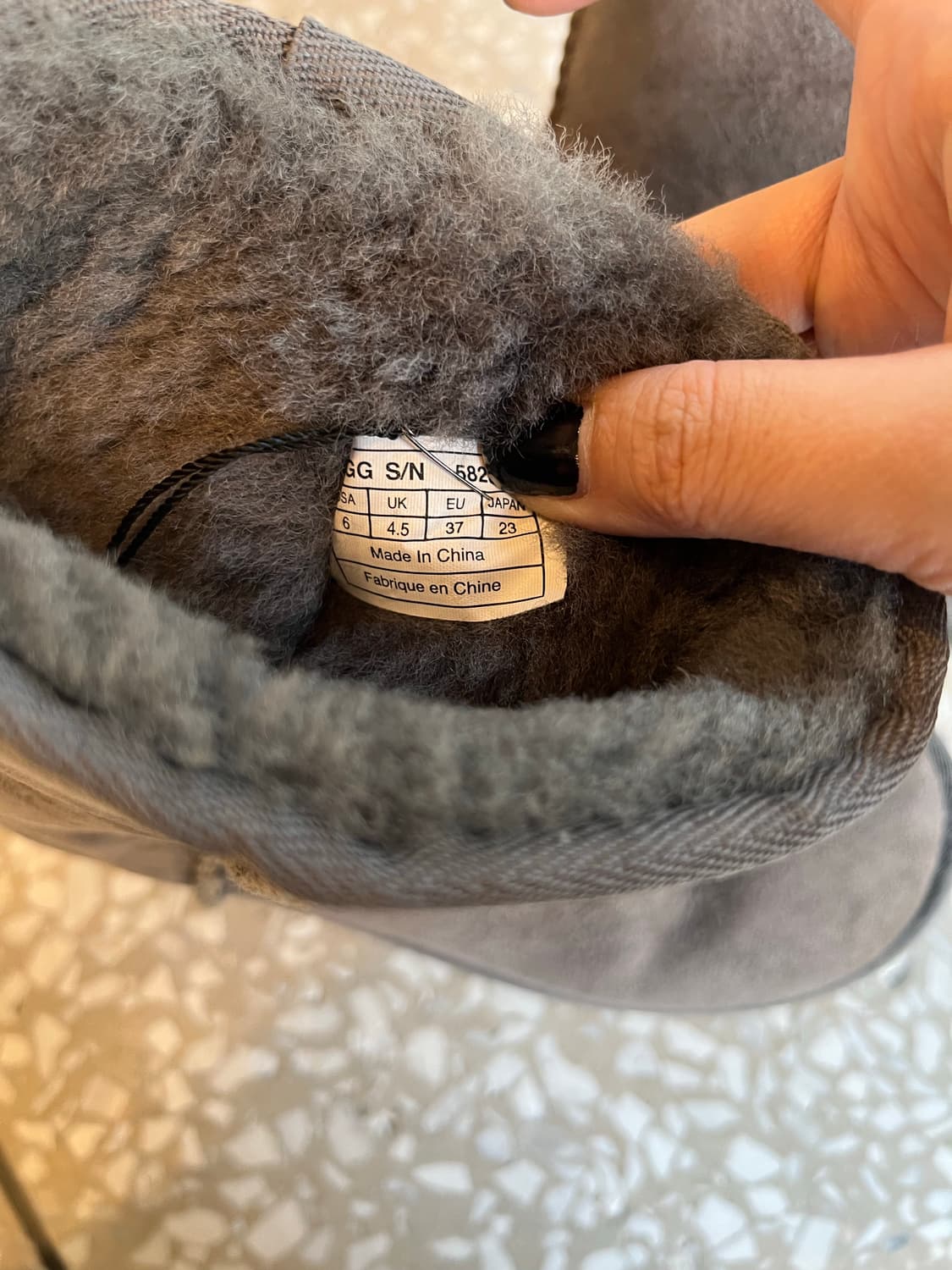 UGG Classic Short Shearling Boots – Grey 상품이미지7