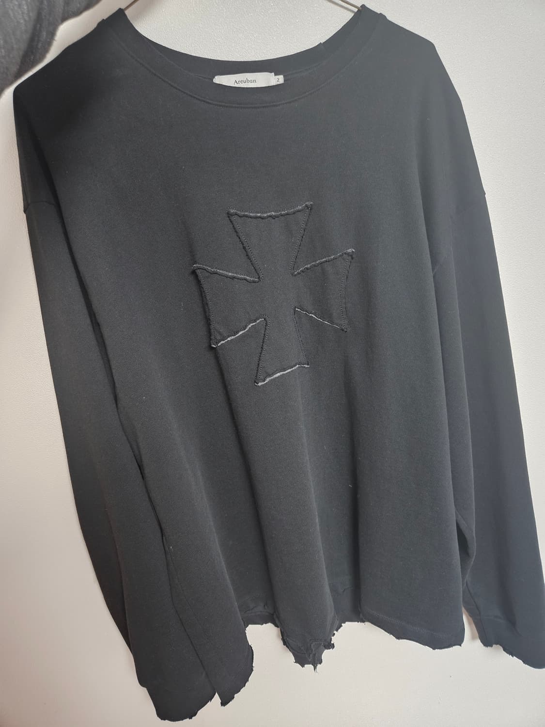 아르반 크로스 아플리케 디스트로이드 롱슬리브 상품이미지2