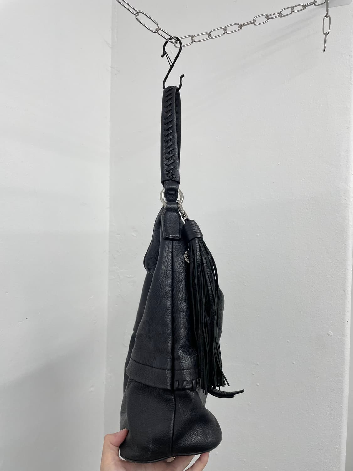 앤클라인 블랙 레더 태슬 호보백 상품이미지6