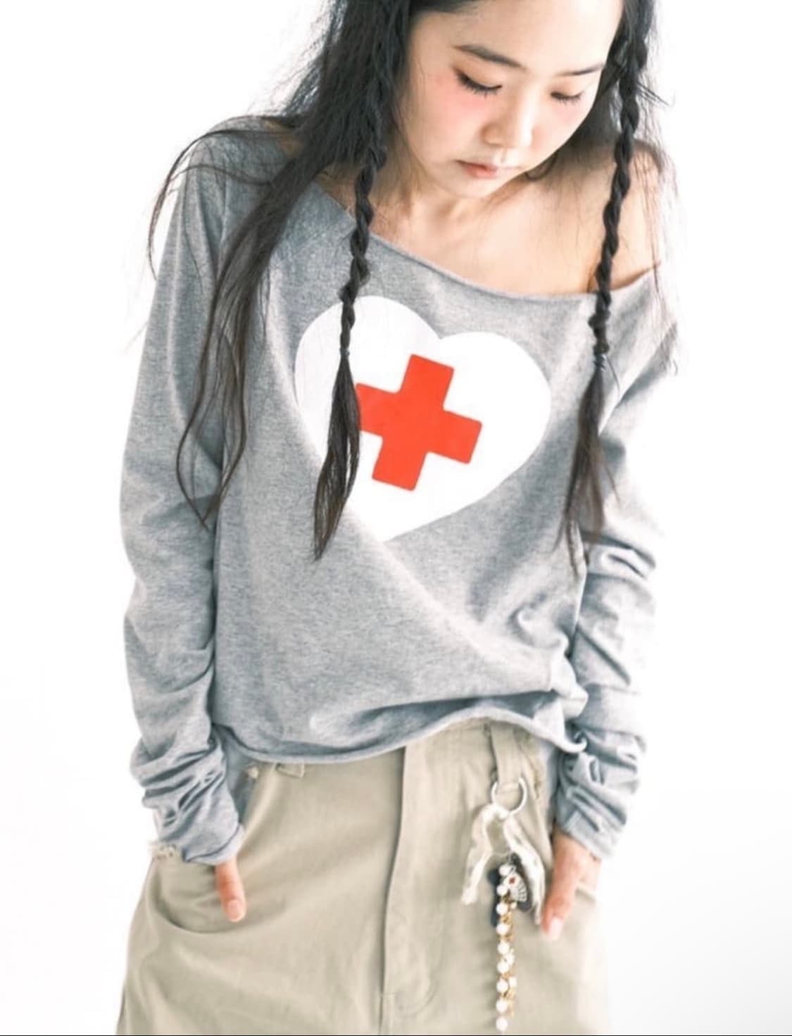 샵페어리 체리쉬 하트 컷 티셔츠 Cherish heart cut off  상품이미지1