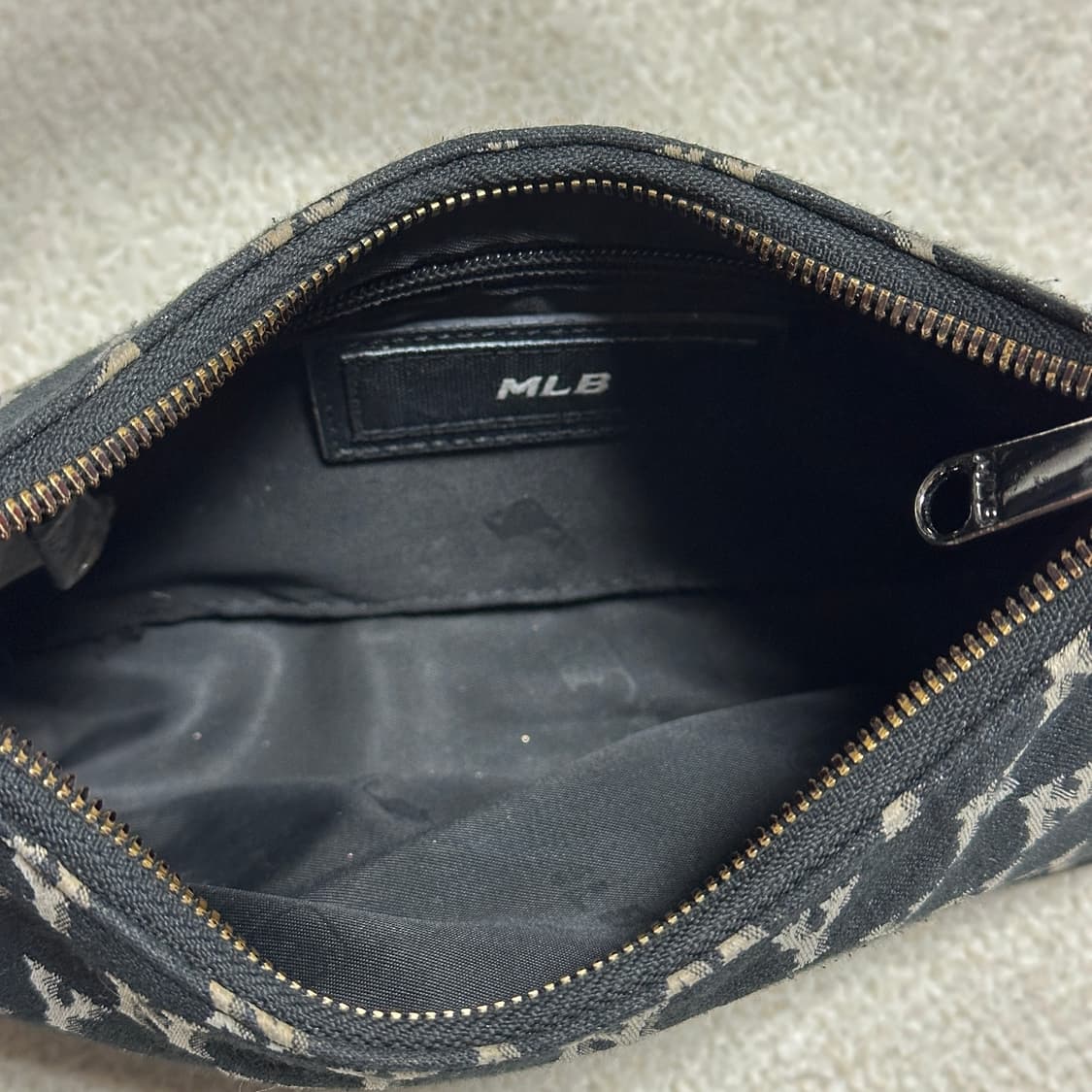 MLB 모노그램 자카드 호보백 상품이미지5