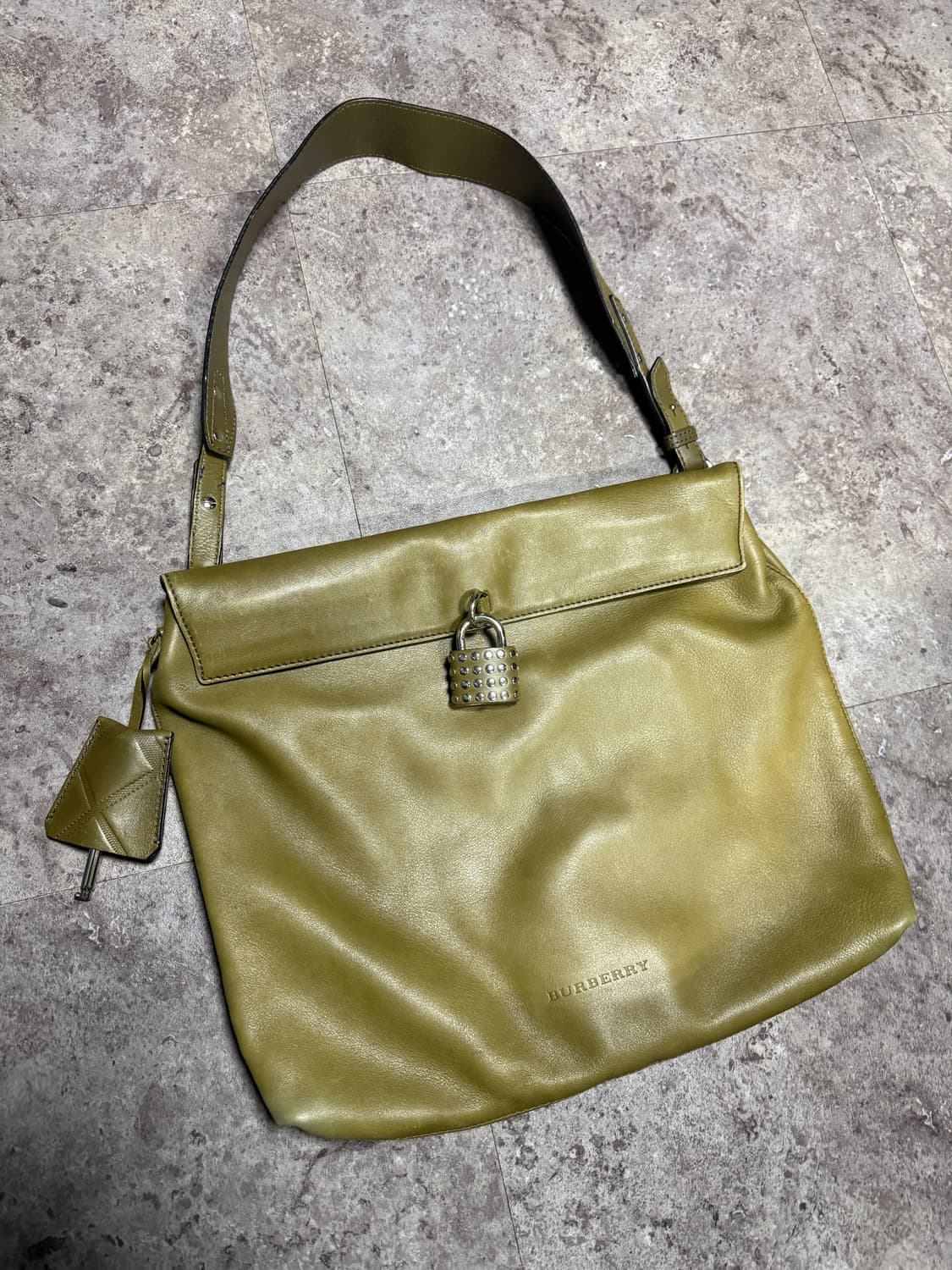 버버리 숄더백 상품이미지1