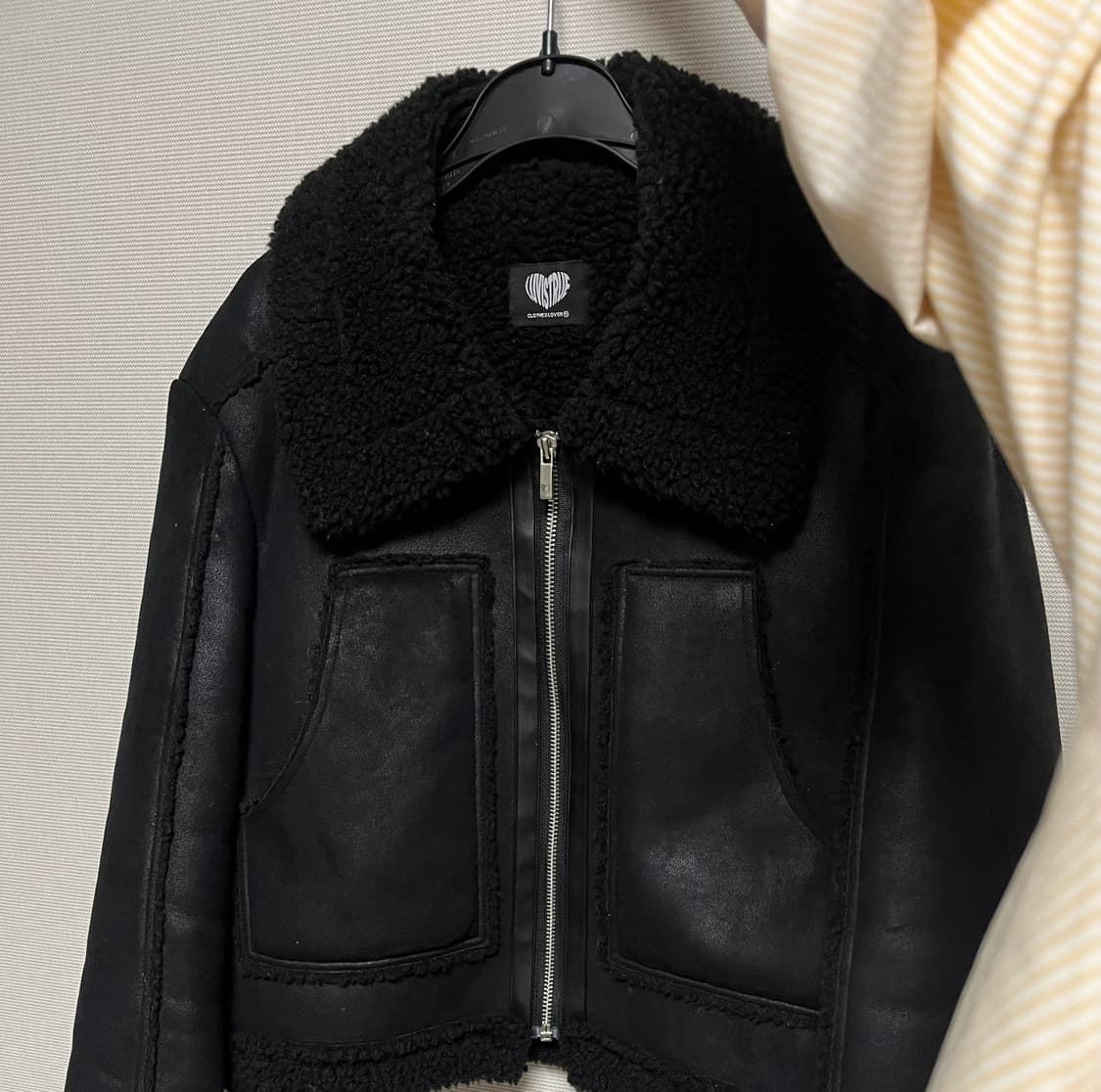 러브이즈트루 무스탕 (블랙) 상품이미지1