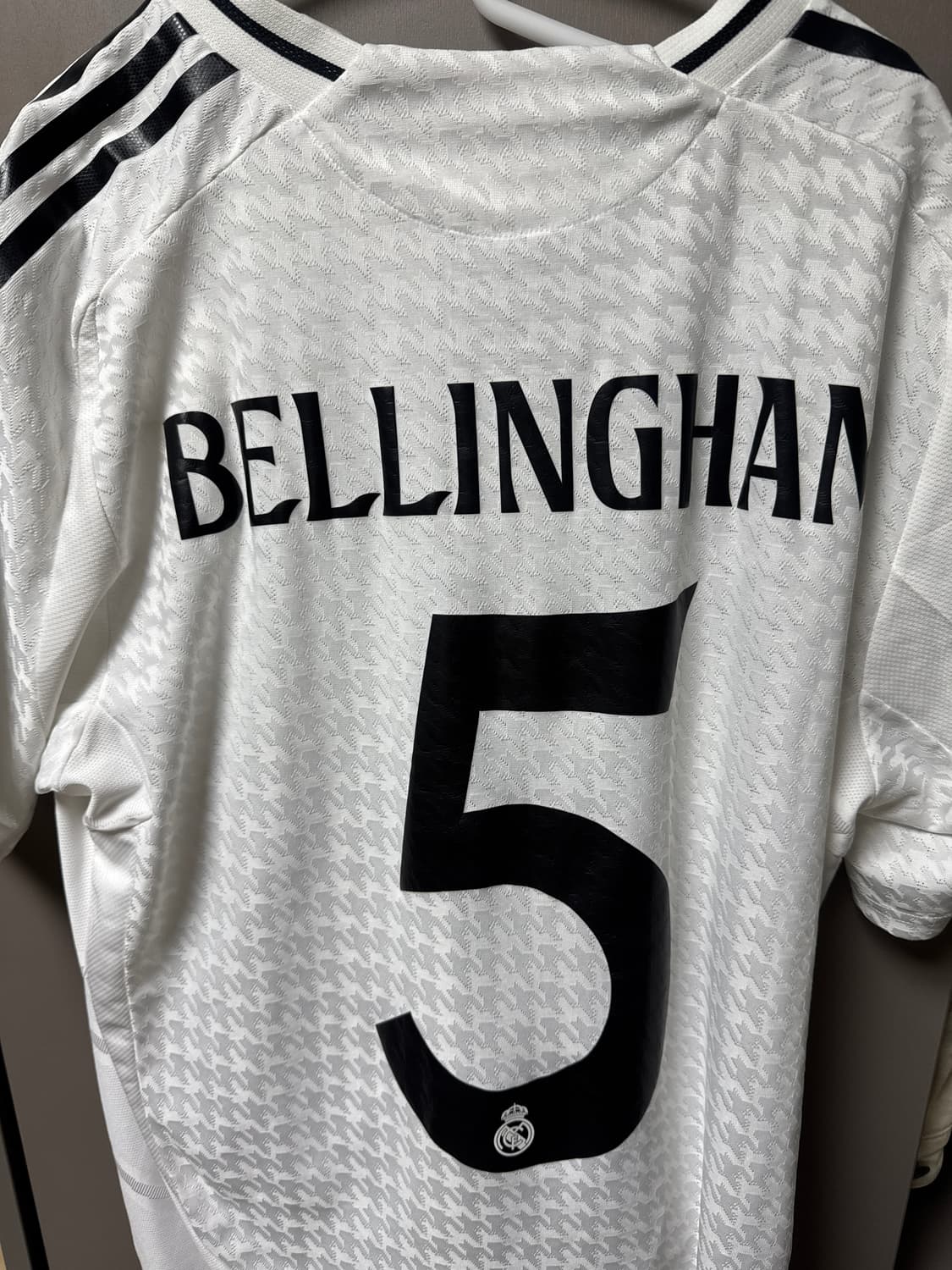 24-25시즌 레알마드리드 현지 공홈에서 구매한 벨링엄 유니폼 판매합니다 상품이미지2