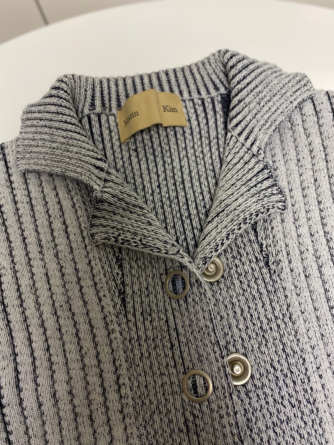 마뗑킴 크롭 스냅 가디건 네이비 상품이미지2