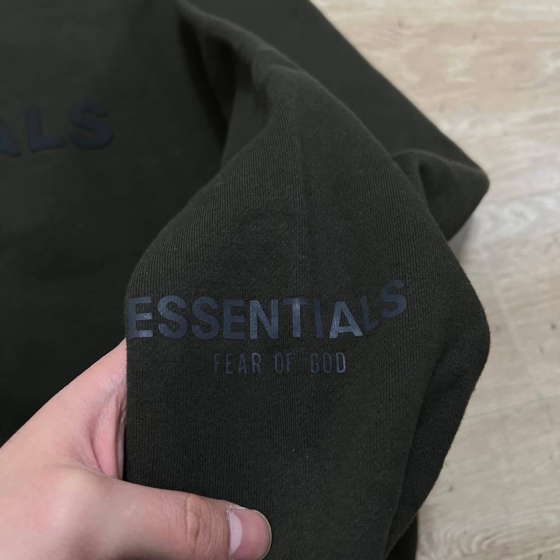 에센셜 피어오브갓 로고 기모 맨투맨 [카키] M/95 상품이미지4