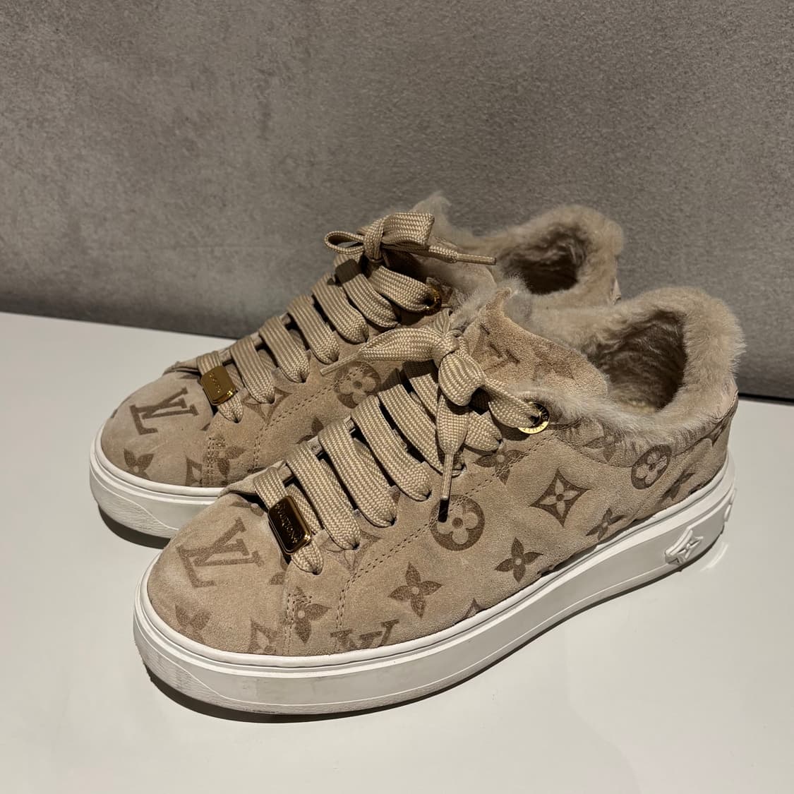 루이비통 타임아웃 시어링 스니커즈 상품이미지1