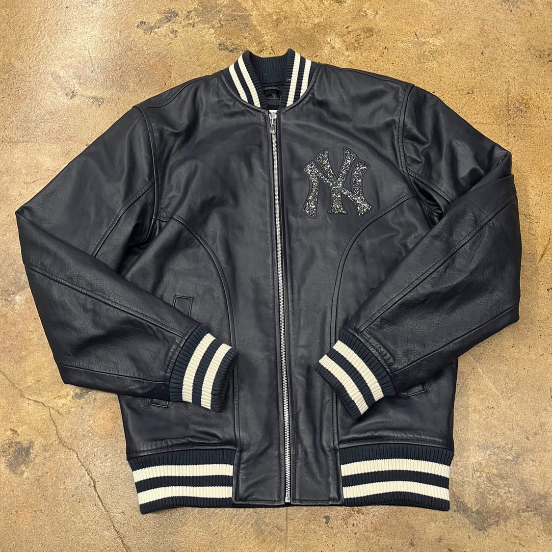 [정품/95] 뉴에라 스왈로브스키 가죽바시티 자켓 b16 상품이미지2