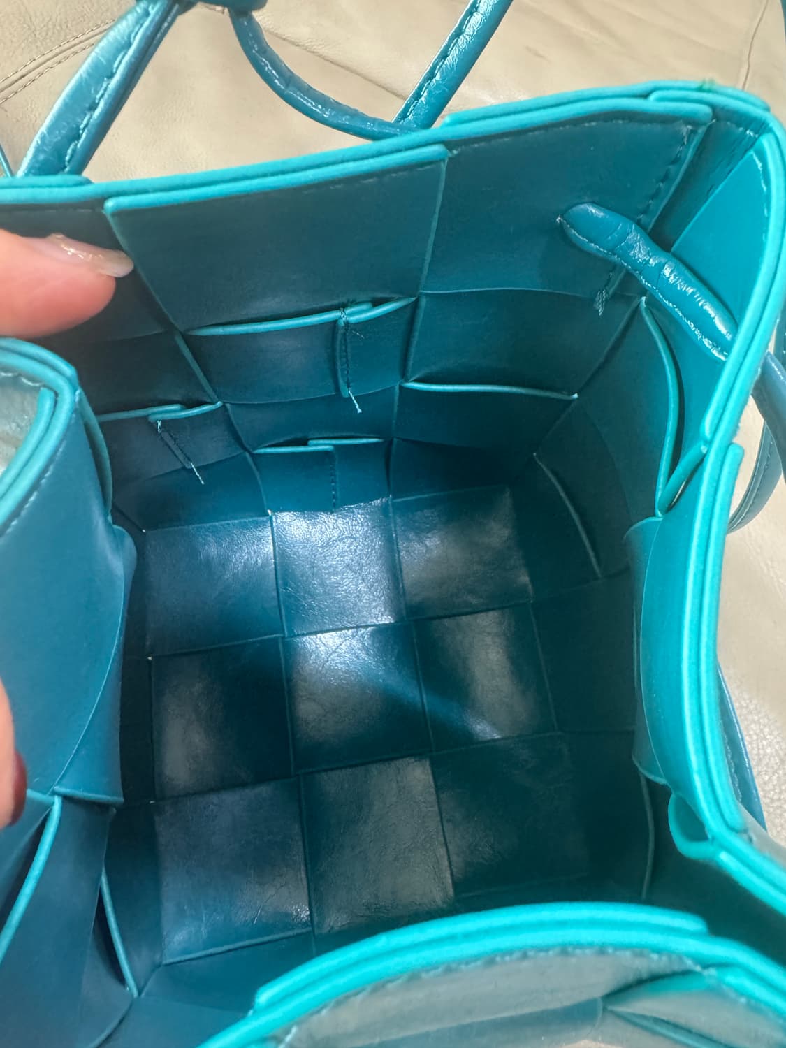 새제품 터쿼이즈컬러 소가죽 위빙백 상품이미지3