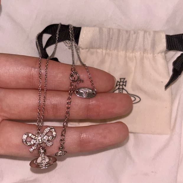 비비안웨스트우드 리본 목걸이