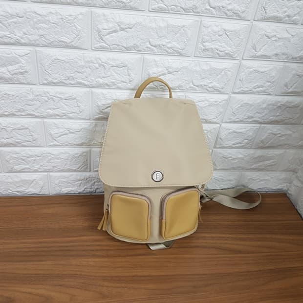 미닛뮤트 클로 백팩 (모카베이지) 미착용