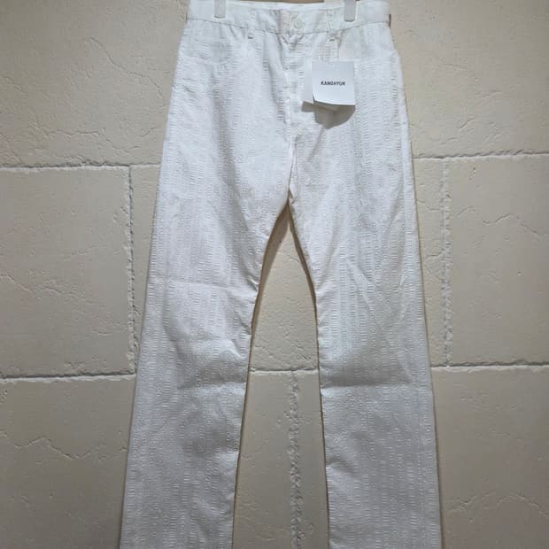 강혁 엠보싱 스트레이트 컷 트라우저 S