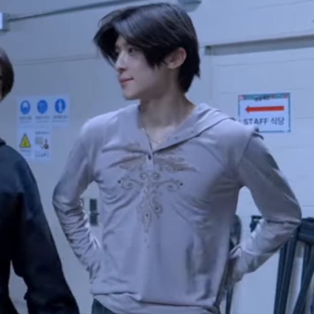 아캄 후드티 Studded Leaf Hooded Long Sleeve