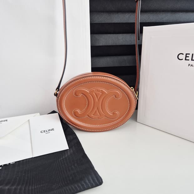 셀린느 트리오페 오벌 펄스 미니백 (상태 매우 좋음)