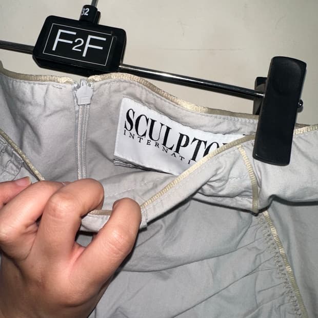 스컬프터 미디 스커트