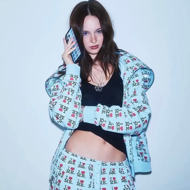 애슐리윌리엄스 블루 후드집업