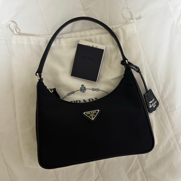 프라다 리에디션 2005 리나일론 호보백 사피아노 블랙