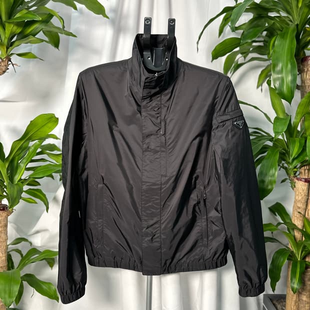 [정품] 프라다 로고 리나일론 바람막이 품명 SGN521 46사이즈