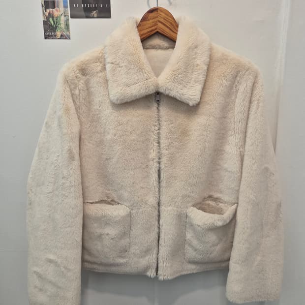 아이보리색 퍼 숏 자켓 free