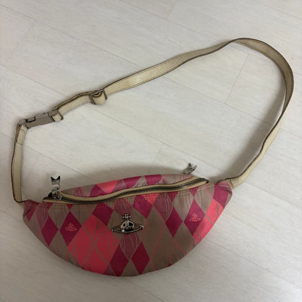  비비안웨스트우드 슬링백 힙색 정품