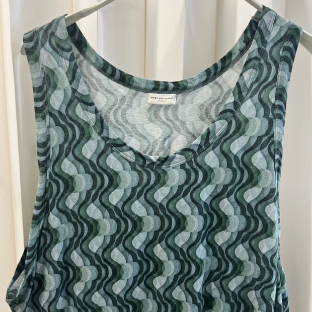 드리스반노튼 패턴 나시