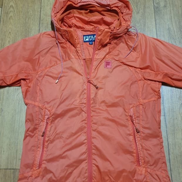 1143 휠라 스포츠 여성바람막이 95 사이즈입니다