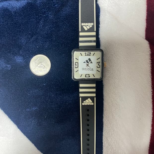 빈티지 아디다스 사각 손목 시계