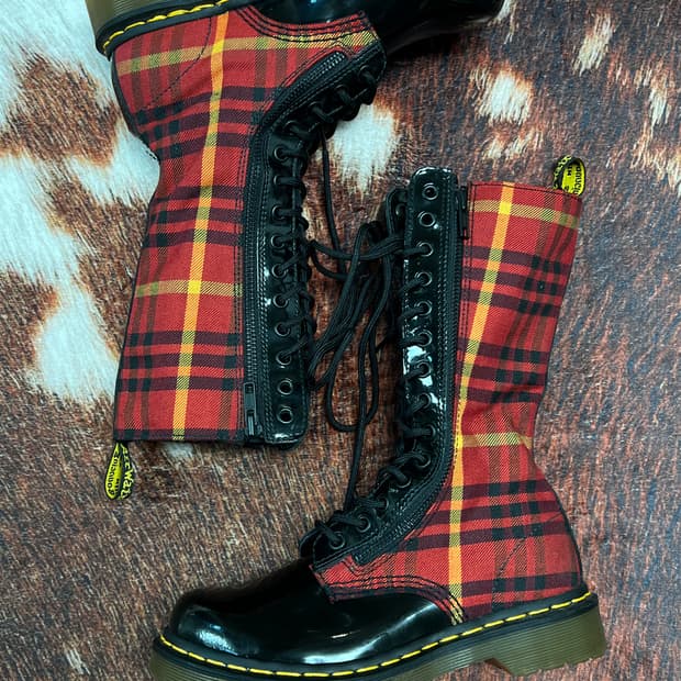[235] 닥터마틴 LORNA 2ZIP 14홀 레드체크 부츠