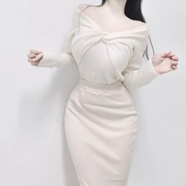 [단종새제품] 유어로즈 청순 여리 브륄레 꼬임니트. 에이블리