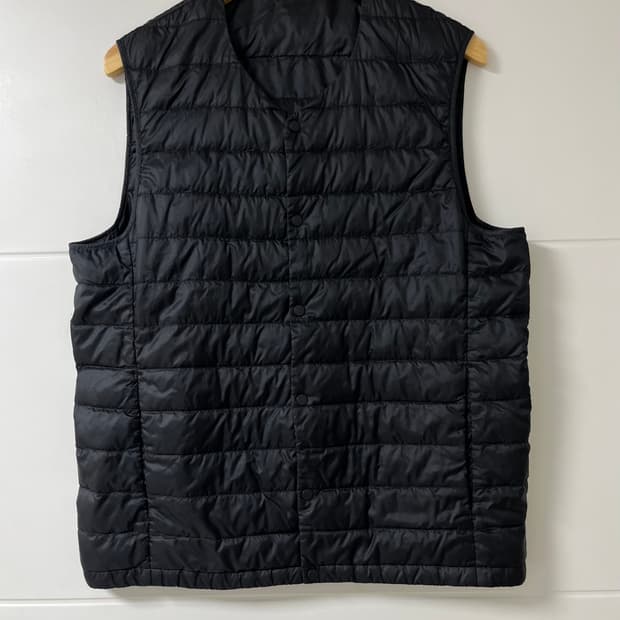 유니클로 경량 패딩 조끼 L